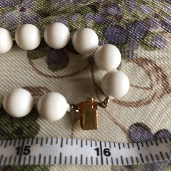 WHITE NECKLACES (2) - Picture 5 of 10